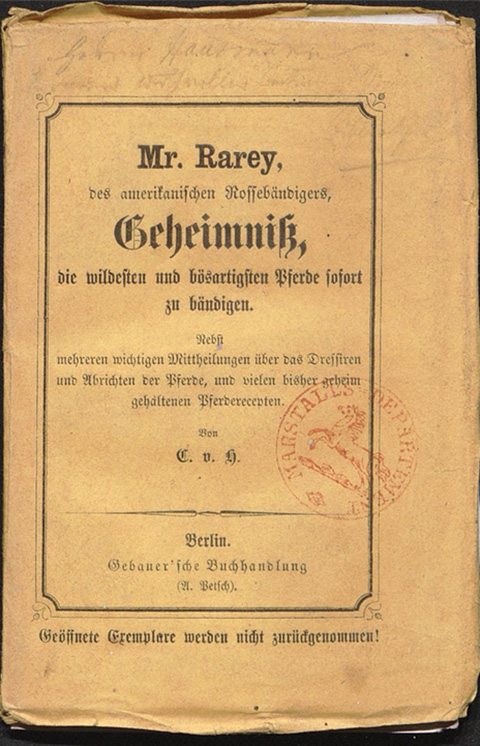 Vorderdeckel des Bandes "Mr. Rarey, des amerikanischen Rossebändigers, Geheimniß, die wildesten und bösartigsten Pferde sofort zu bändigen" Vorderdeckel des Bandes "Mr. Rarey, des amerikanischen Rossebändigers, Geheimniß, die wildesten und bösartigsten Pferde sofort zu bändigen"